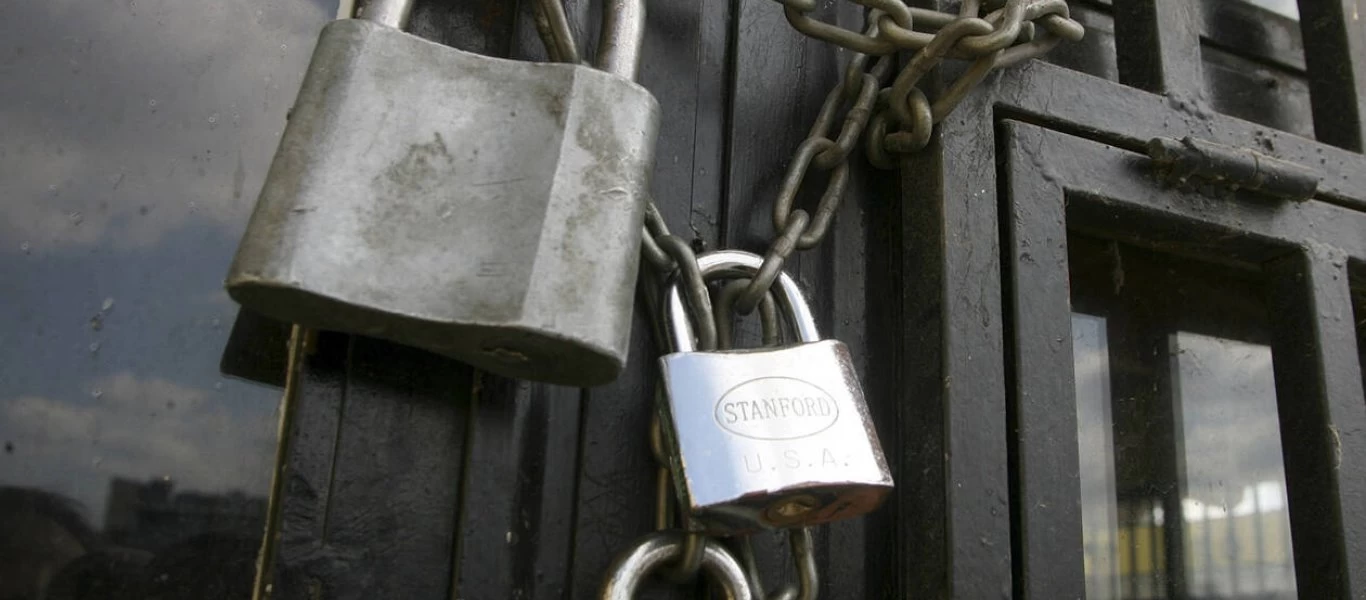 «Λουκέτο» σε δύο καταστήματα στην Πάτρα επειδή είχαν... δύο άτομα παραπάνω